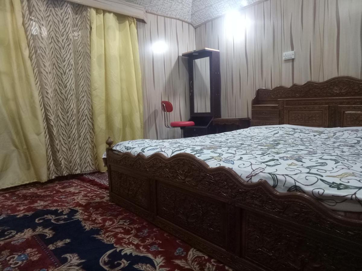 New Silver Jubilee Heritage Group Of Houseboats Hotel Srinagar  Exterior photo