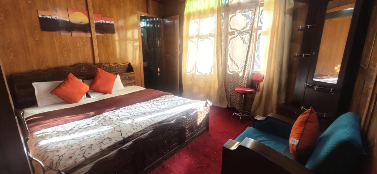 New Silver Jubilee Heritage Group Of Houseboats Hotel Srinagar  Exterior photo