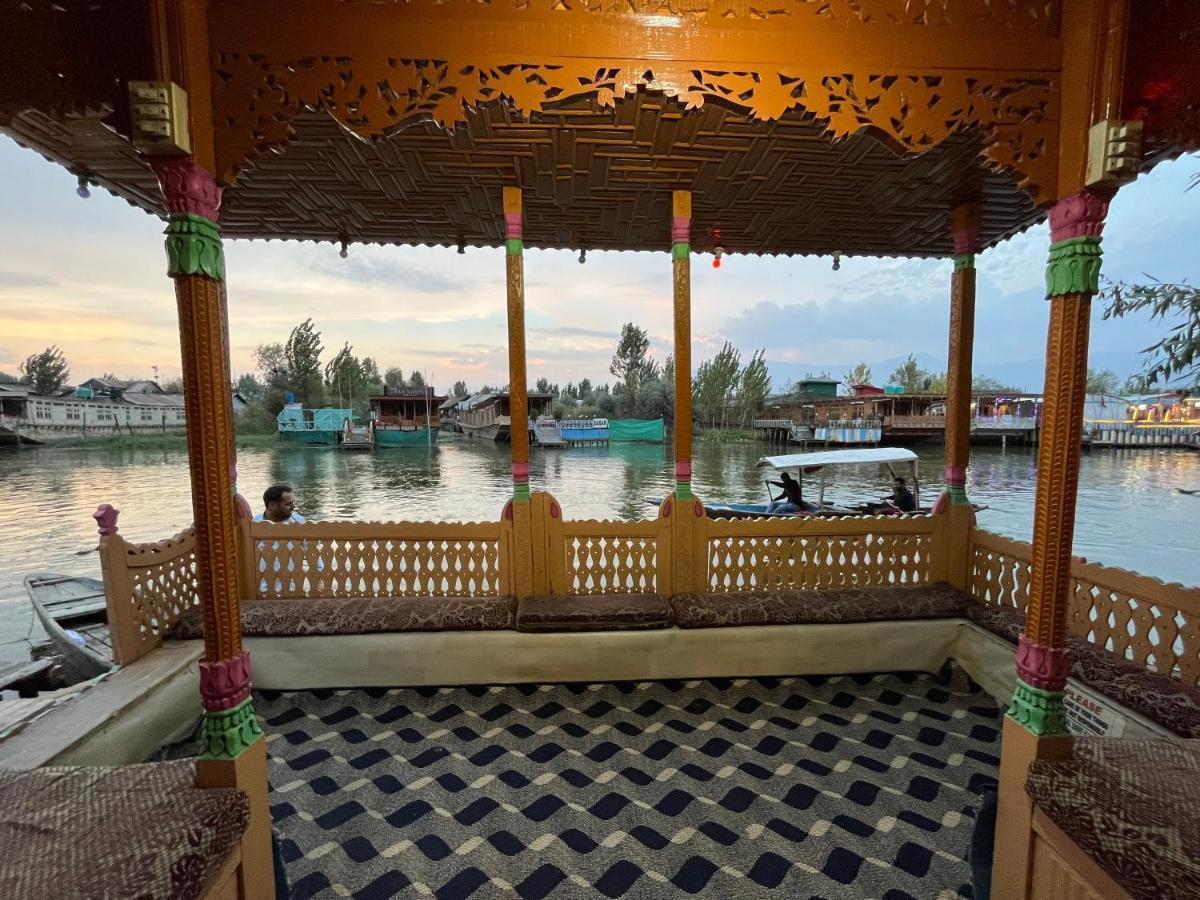 New Silver Jubilee Heritage Group Of Houseboats Hotel Srinagar  Exterior photo