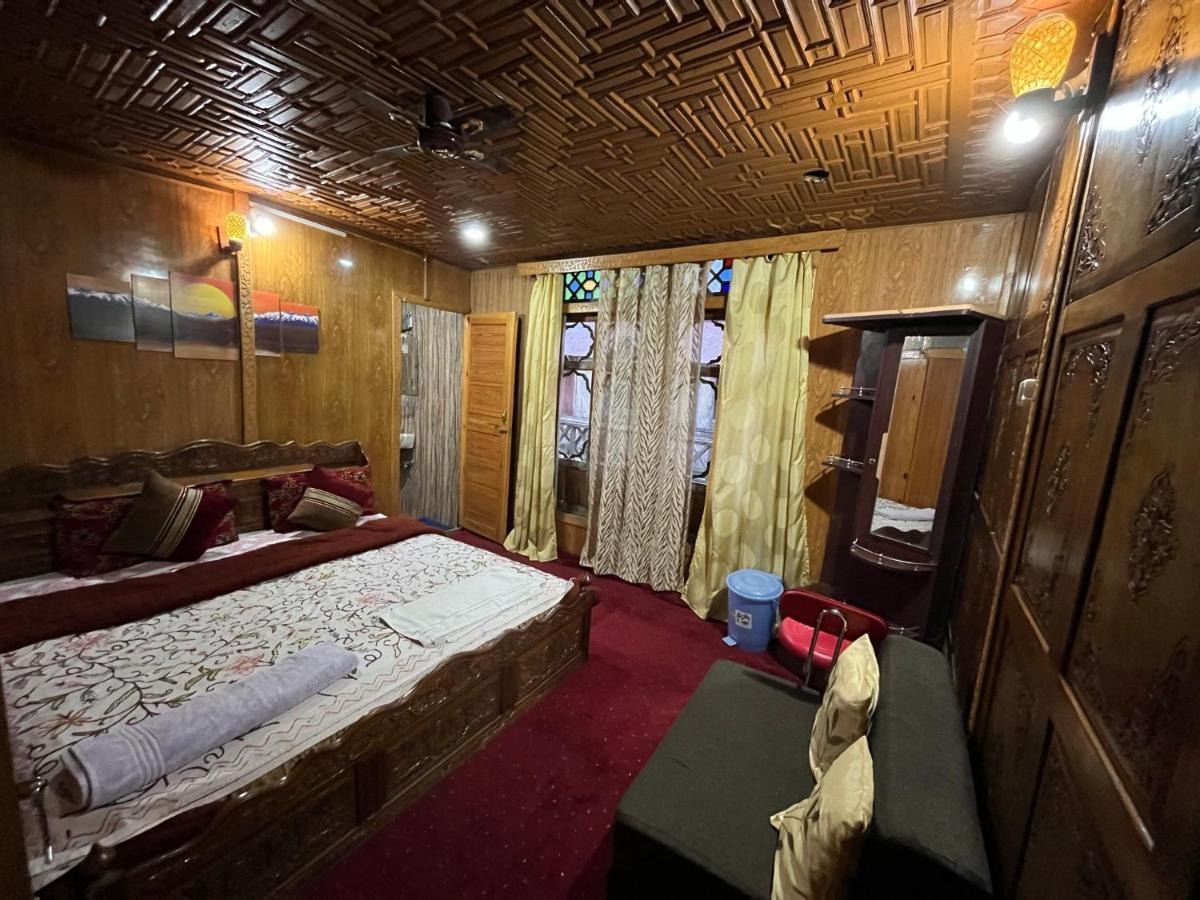 New Silver Jubilee Heritage Group Of Houseboats Hotel Srinagar  Exterior photo
